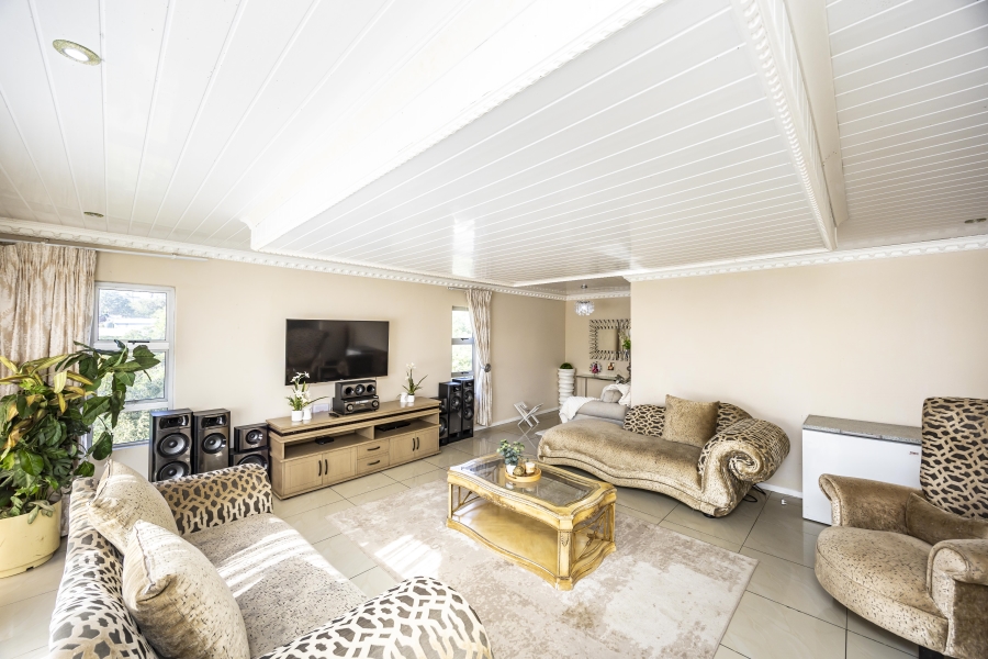 5 Bedroom Property for Sale in Summerpride Eastern Cape